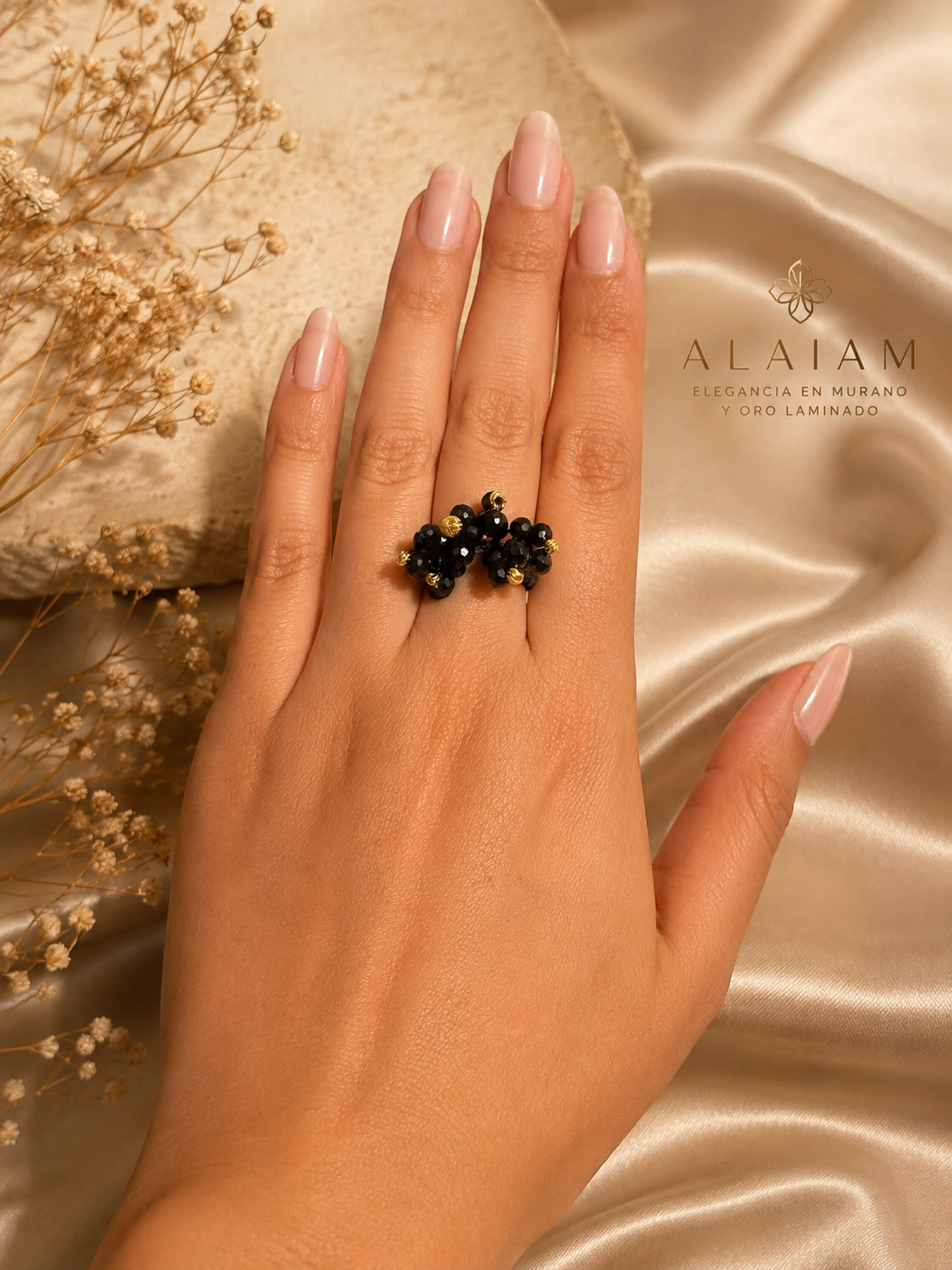 Anillo flor negra